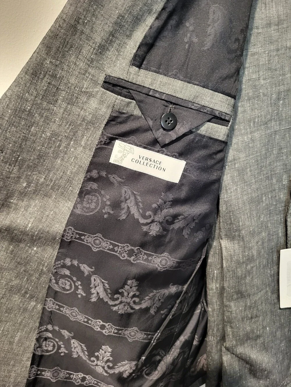 Versace Men's Graphite Gray Two-Button Suit Size 58